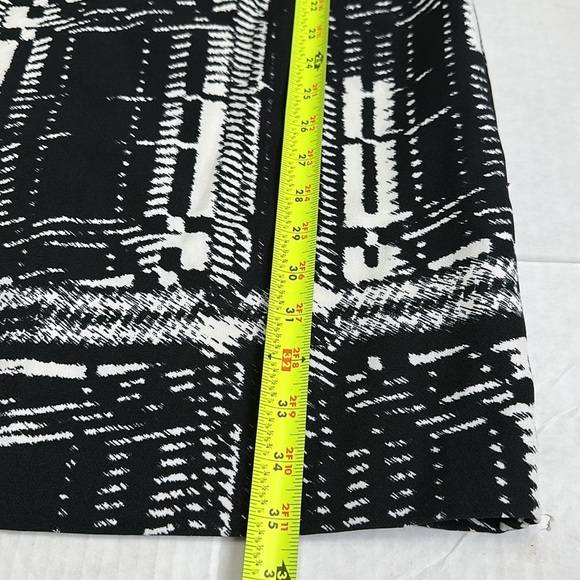 Trina Turk Wade Sheath Dress Boat Neck Long Sleeve Black White NWT Size 6 - Picture 10 of 11